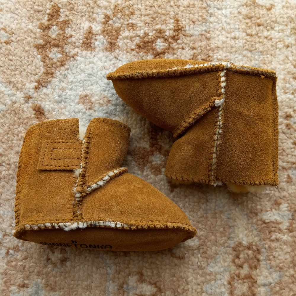 Minnetonka Leather And Sheep Fur Baby Booties